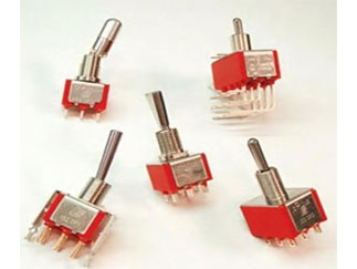 100SP1T8B13M1REH Переключатель SPDT 3A 28В DC